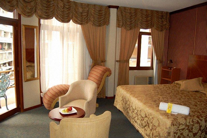 Hotel La Fontana Guayaquil Pokoj fotografie